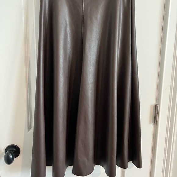 Banana Republic Vegan Leather midi Skirt in Cacao Sz 2 - Picture 3 of 6